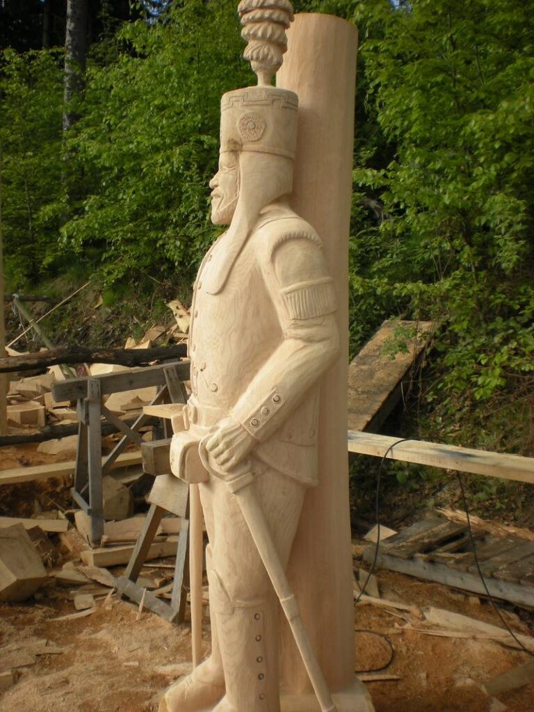 John Brady carves an 1800's German soldier - German Chainsaw Carving competition